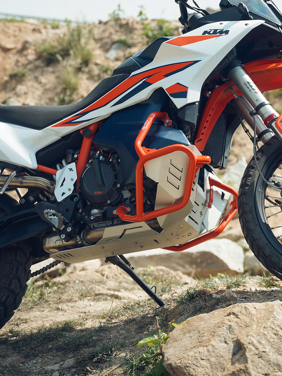 KTM ADV 890 Vambrace Bash Plate Silver